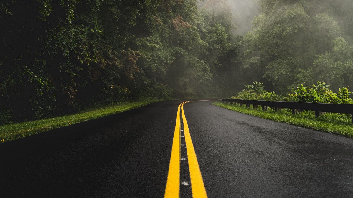 image of a road unedited with curves